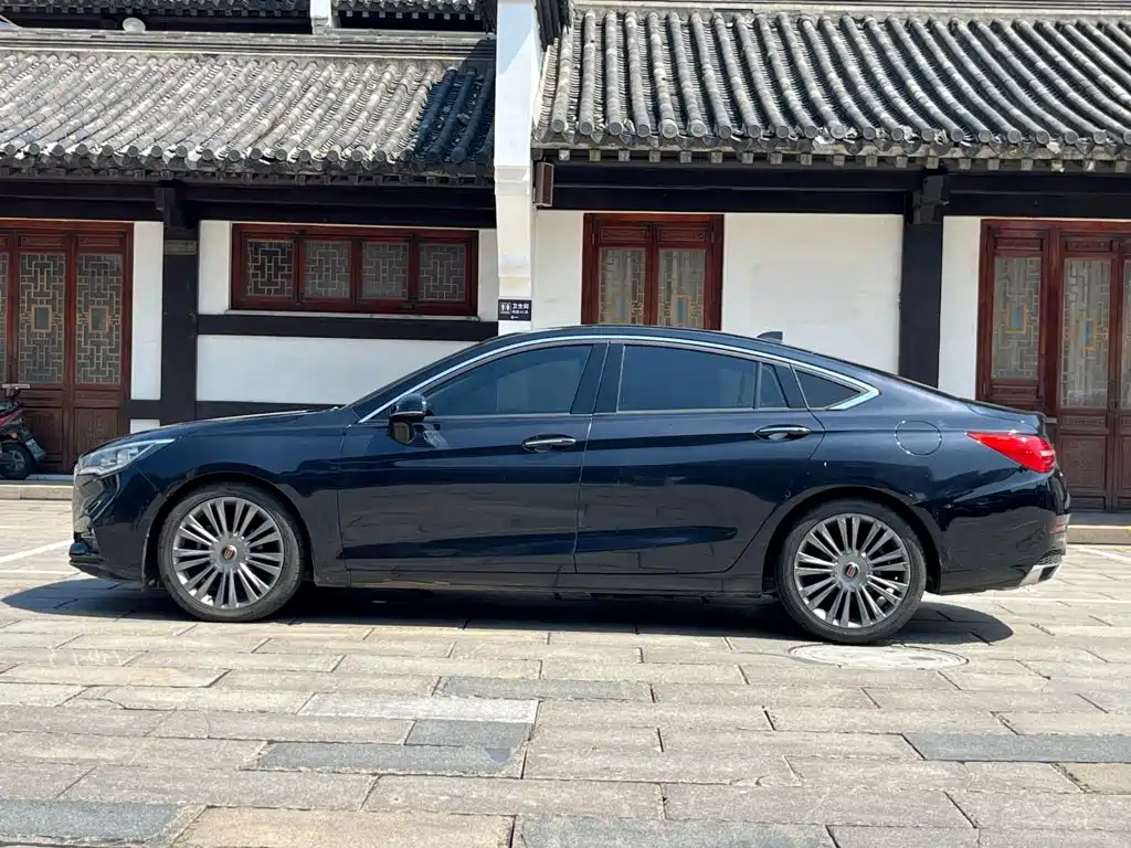 Фото 15 - Hongqi H5