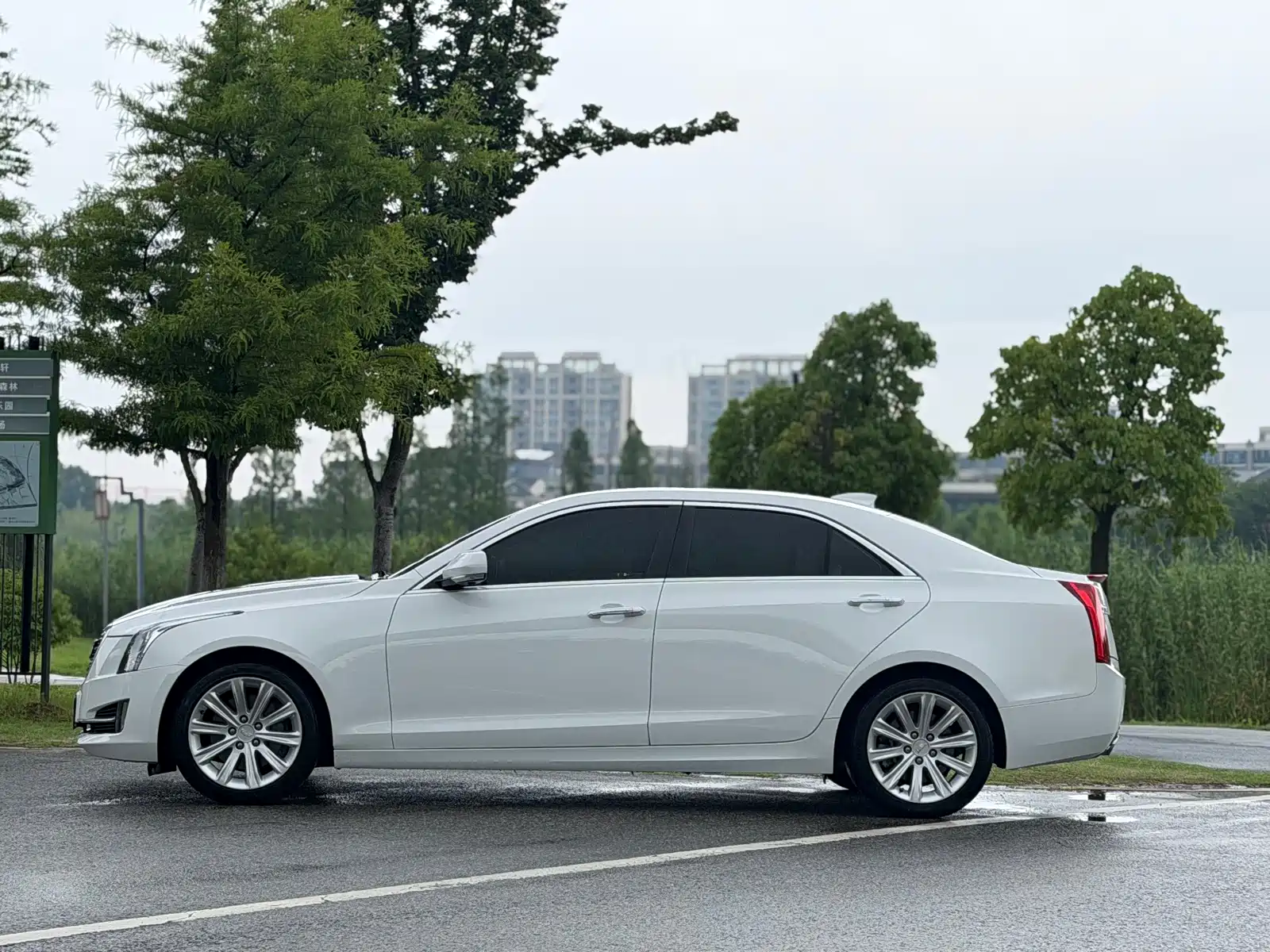 Photo 4 - Cadillac ATS-L
