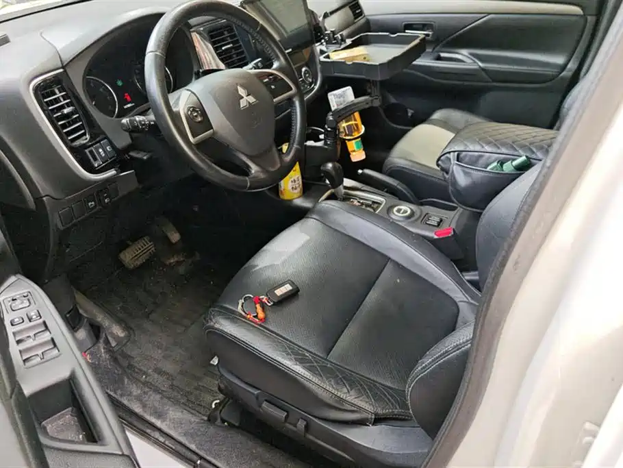 Mitsubishi Outlander (Import) 2013 2.4L 4WD Luxury Navigation 5-seater фото 9