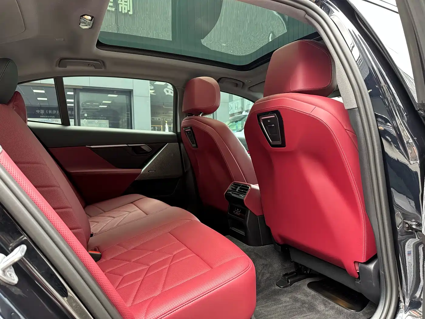 BMW 5 Series 2024 525Li M Sport Package фото 10