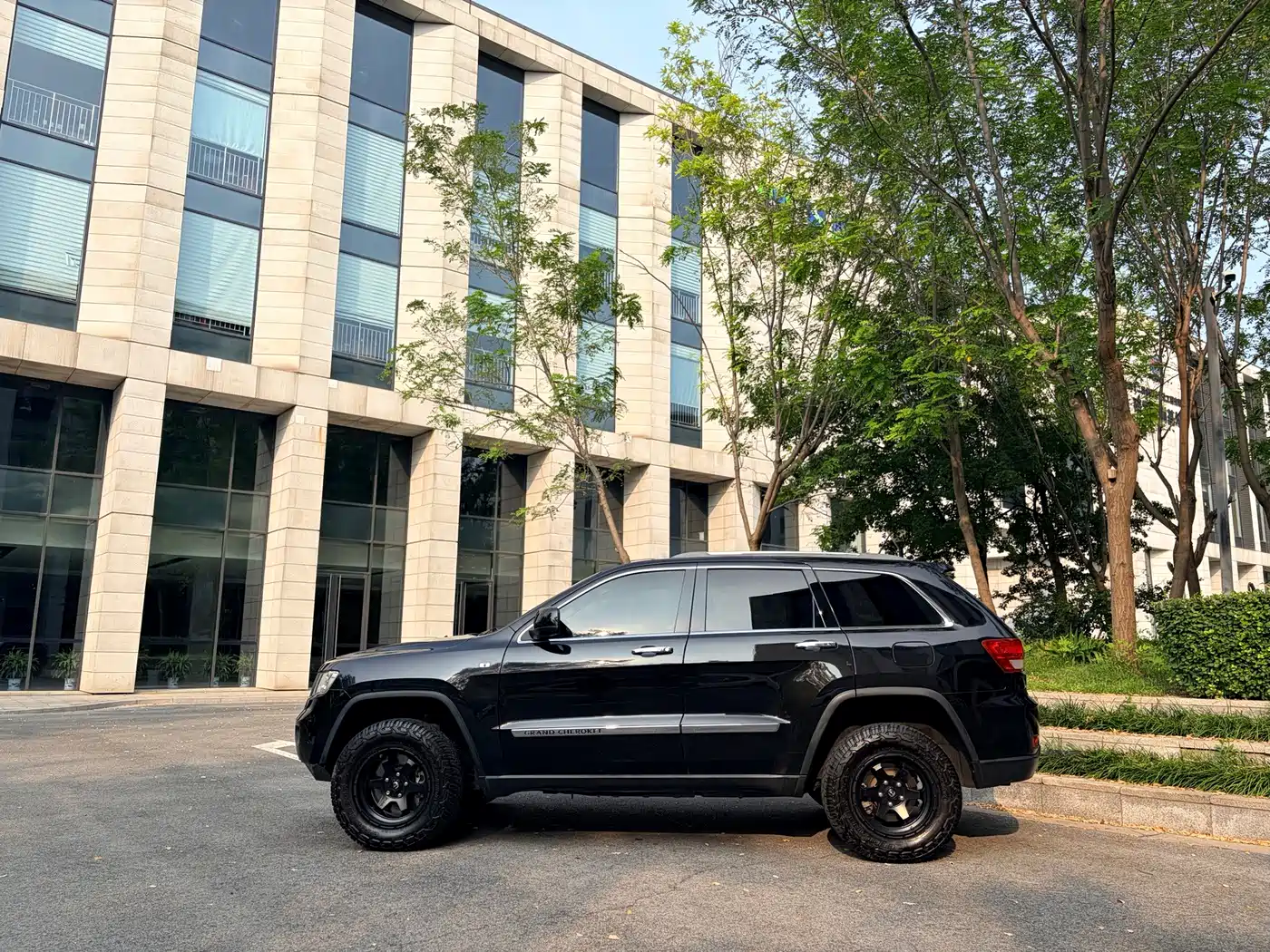 Jeep Grand Cherokee (Import) 2011 2011 Facelift 3.6L Anniversary Navigation Luxury