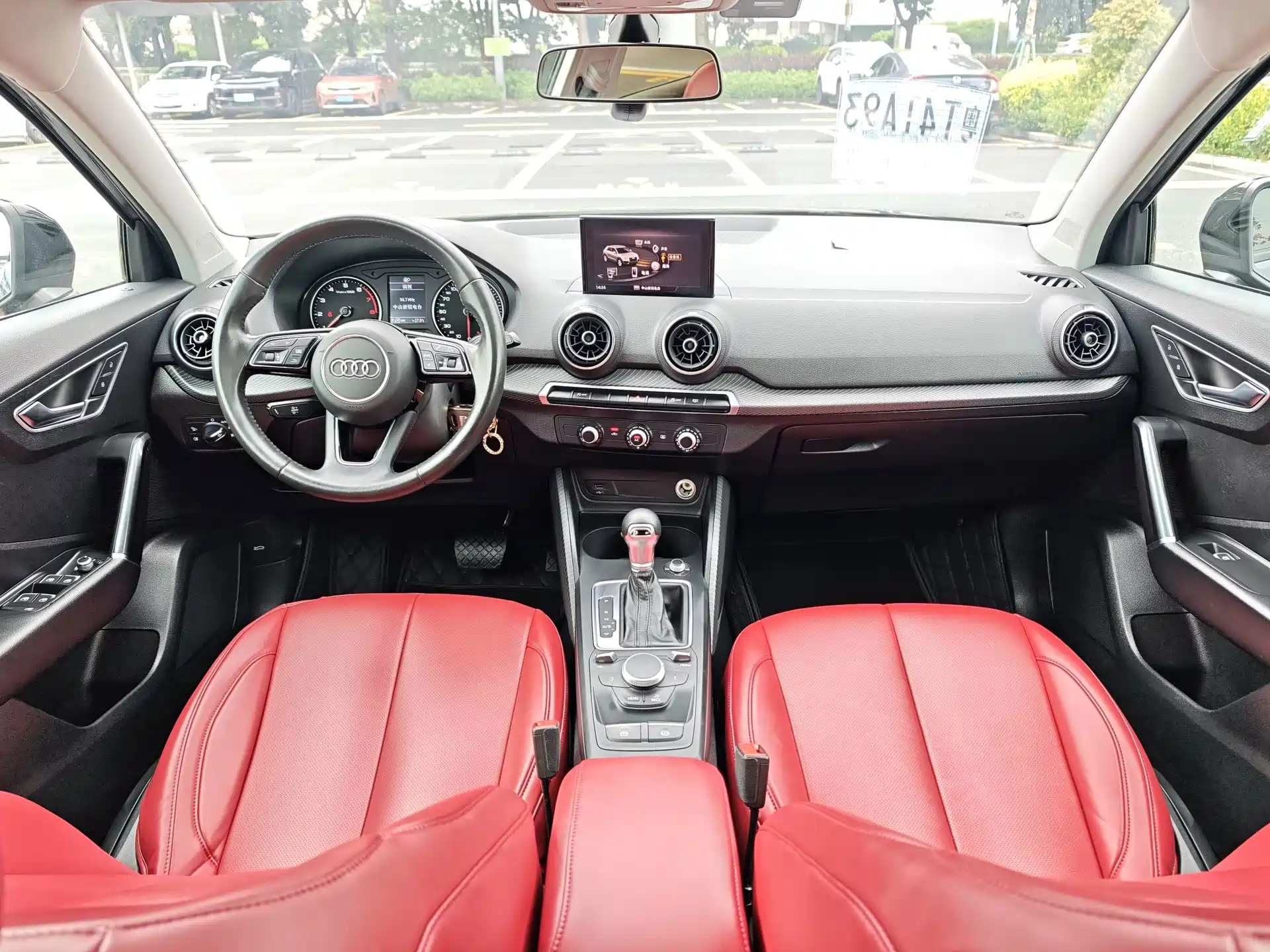 Photo 8 - Audi Q2L