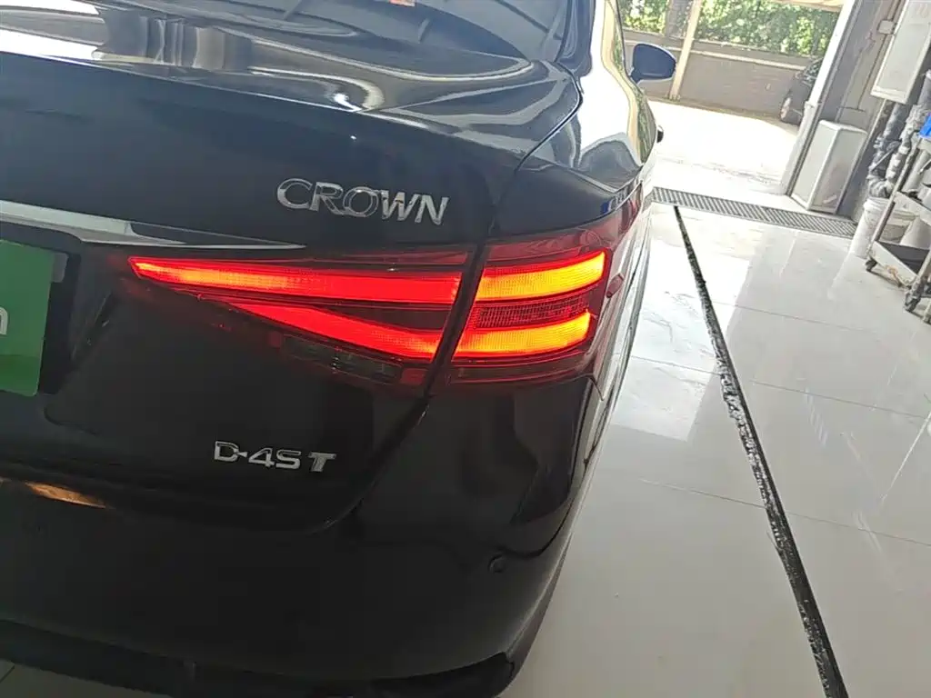 Toyota Crown 2015 2.0T Pioneer фото 8