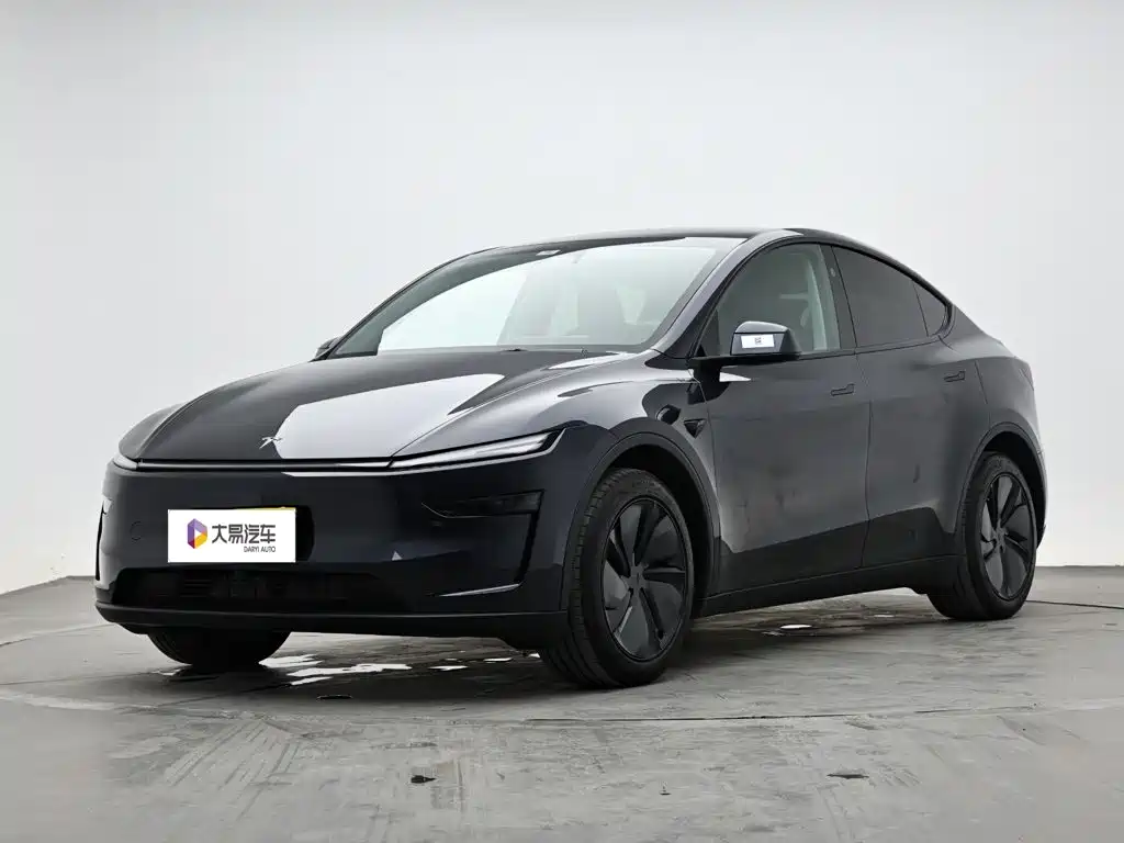 Tesla Model Y 2025