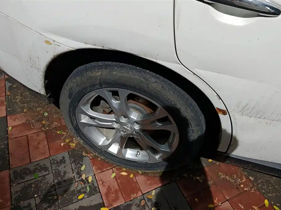 Mitsubishi Outlander (Import) 2013 2.4L 4WD Luxury Navigation 5-seater фото 6