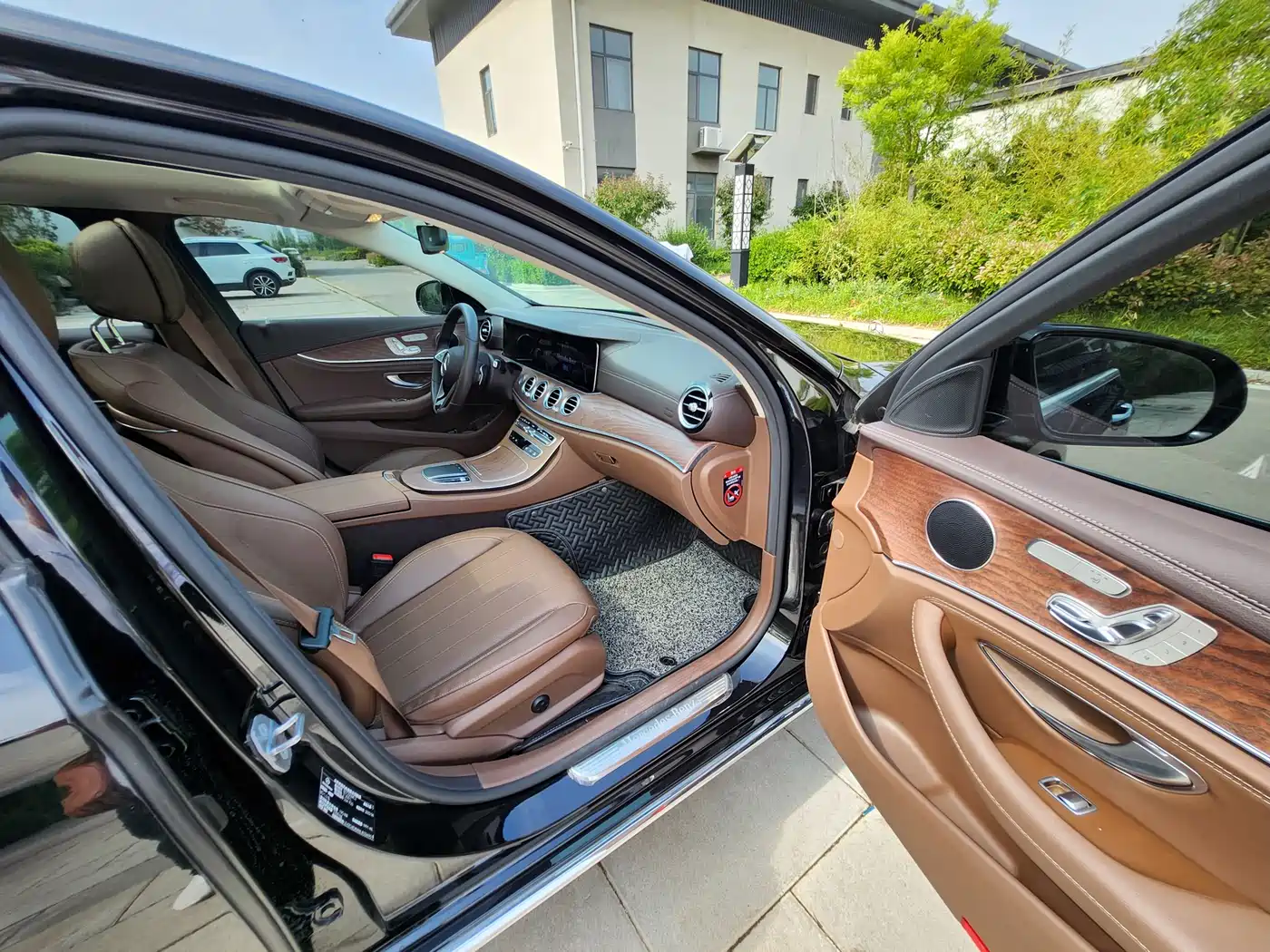 Mercedes-Benz E-Class 2022 Second Facelift E 300 L Luxury фото 7