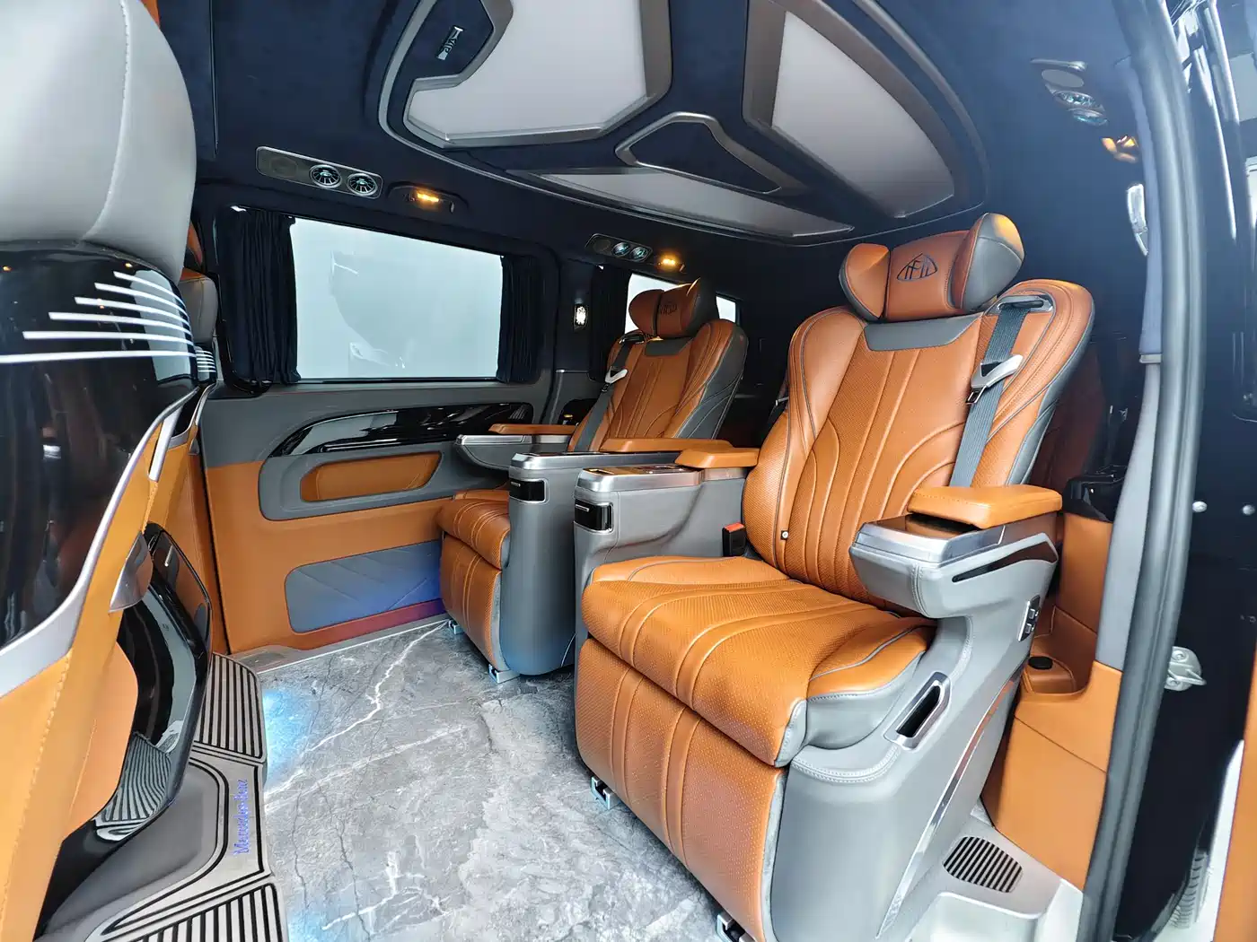 Mercedes-Benz Vito 2023 2.0T Business 7-Seater фото 11