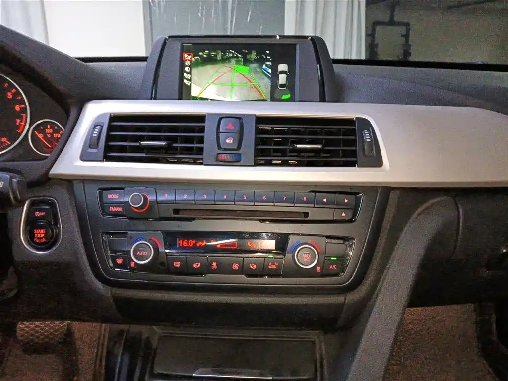 BMW 3 Series GT 2013 Model 320i Leading фото 13