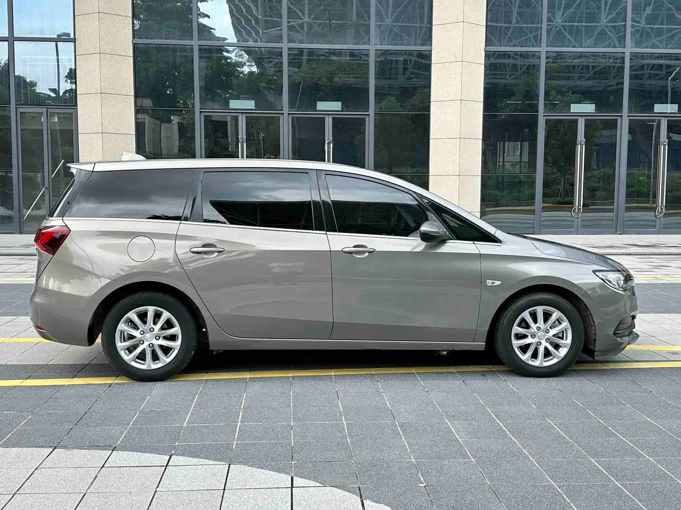 Buick GL6 2019 18T 6-seat Elite China VI фото 5