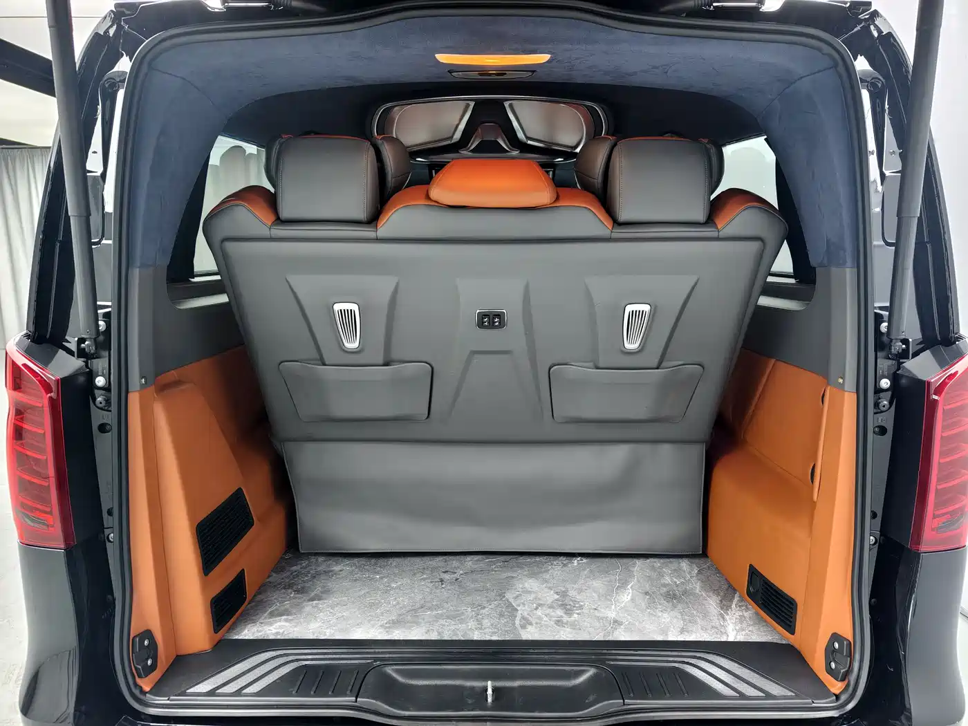 Mercedes-Benz Vito 2023 2.0T Business 7-Seater фото 13