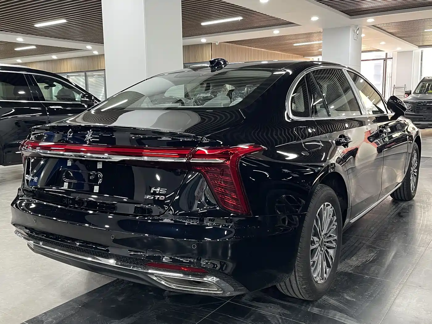 Hongqi H5 2025 1.5T DCT Flag Rhythm 500,000 Units Memorial Edition фото 6