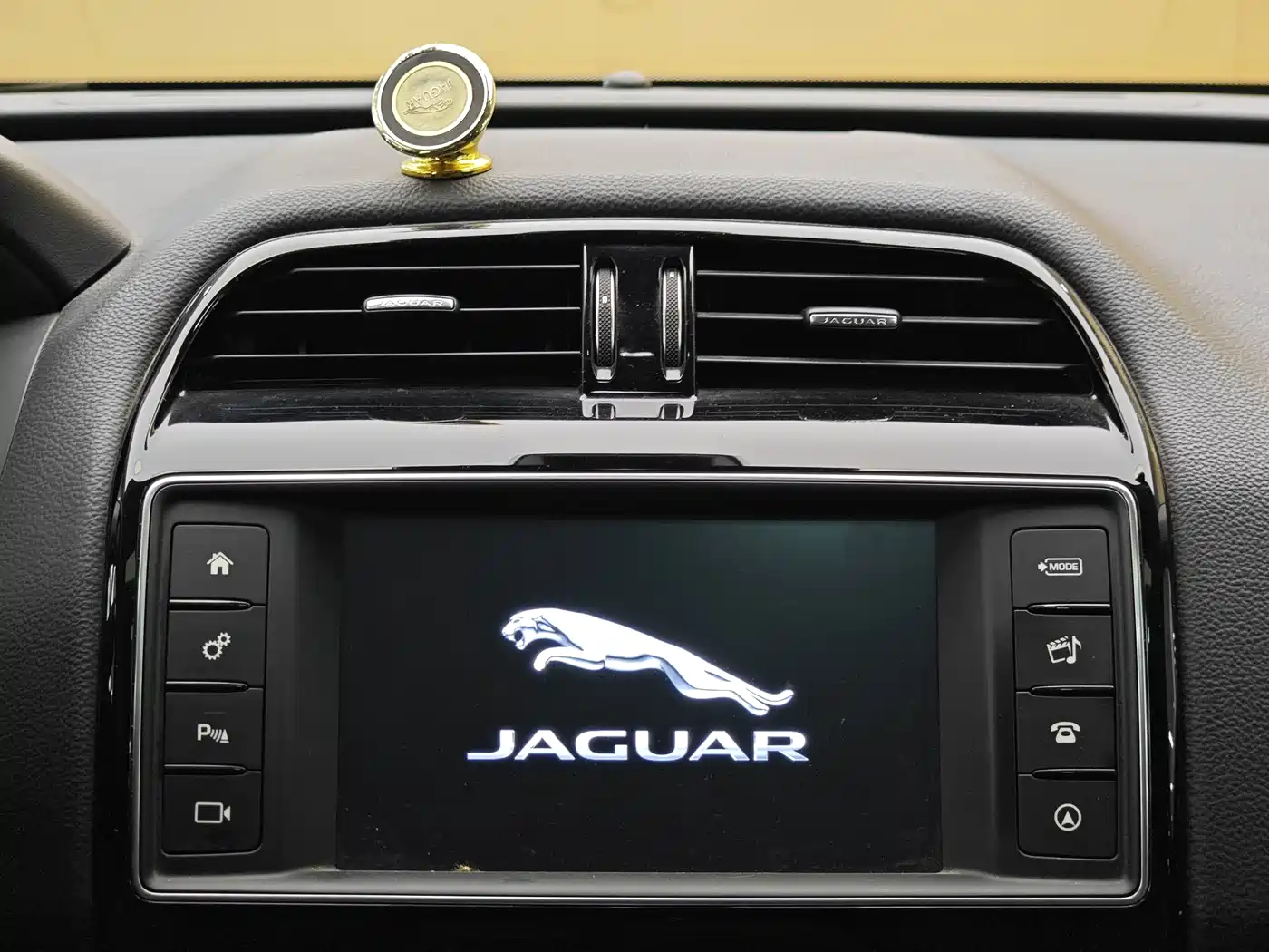 Jaguar F-PACE 2018 2018 2.0T 4WD Urban Premium Edition