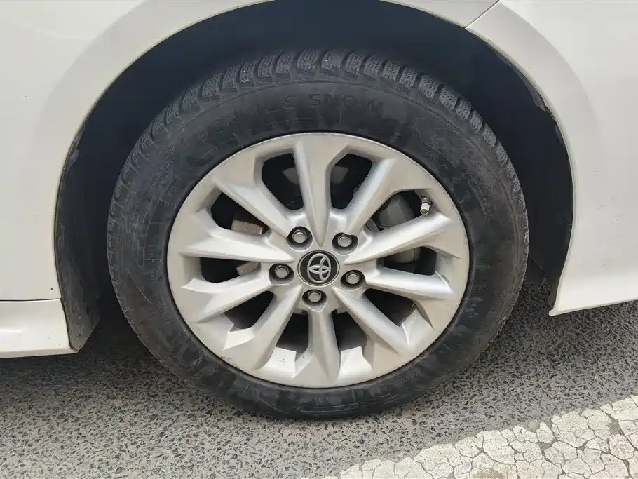 Toyota Corolla 2021 Hybrid 1.8L E-CVT Elite Edition фото 6