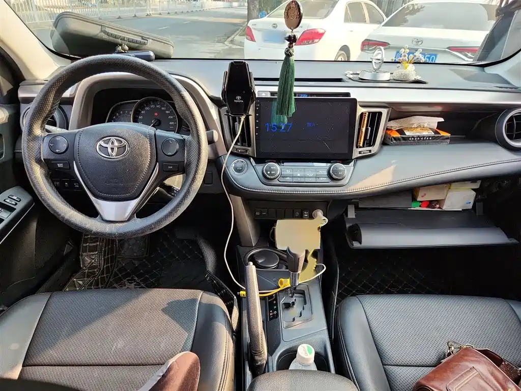 Toyota RAV4 Rongfang 2016 2.0L CVT 2WD Trend (China V) фото 13