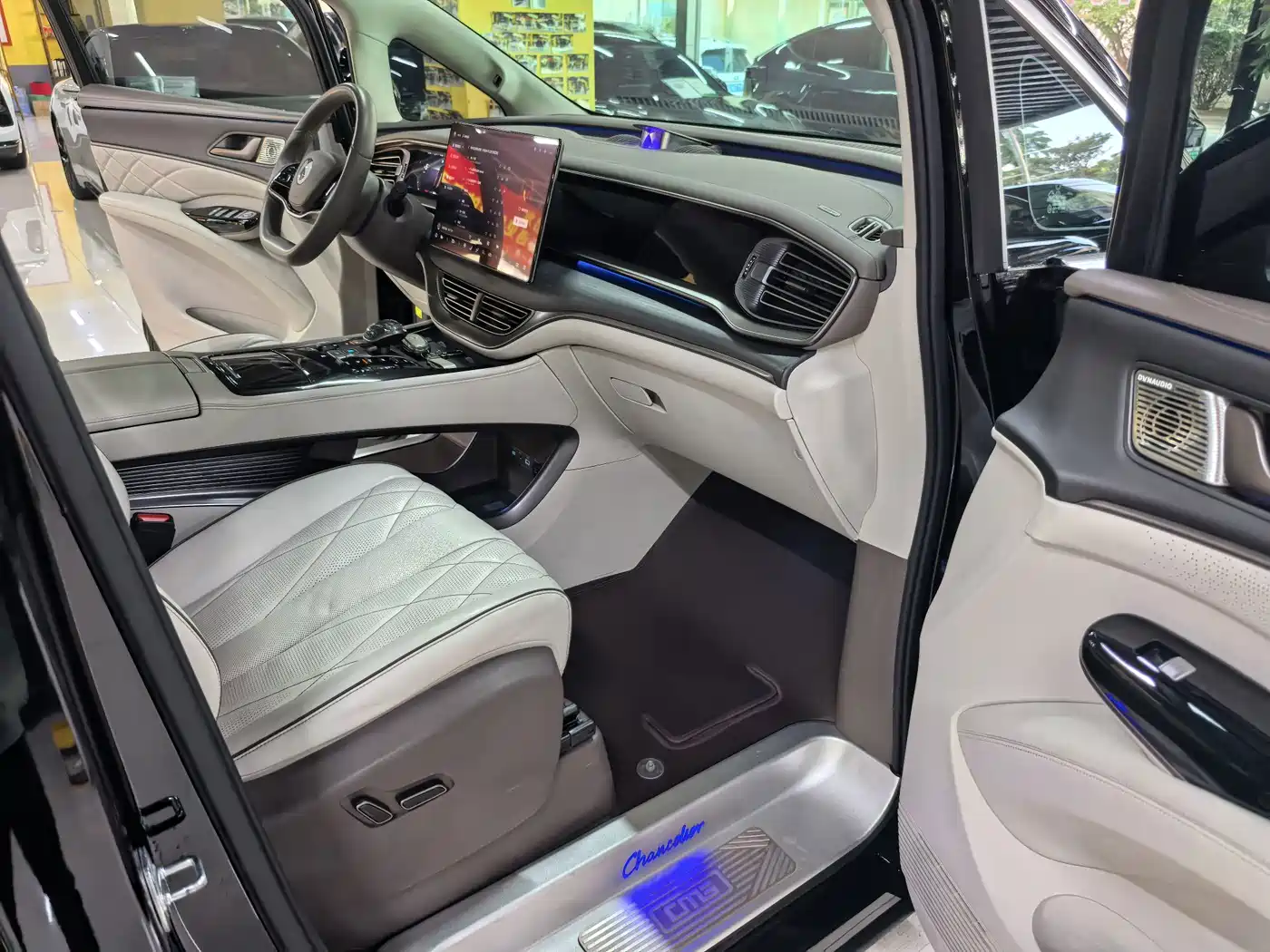 Denza D9 2023 2022 DM-i 970 AWD Flagship