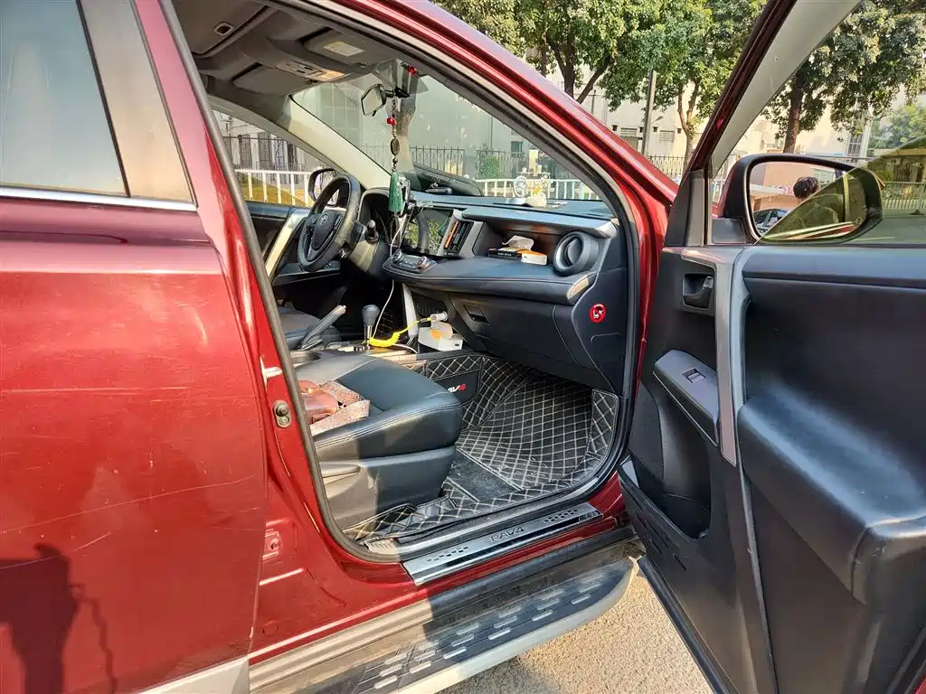 Toyota RAV4 Rongfang 2016 2.0L CVT 2WD Trend (China V) фото 20