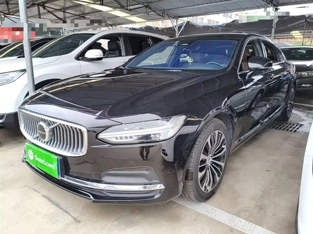Volvo S90 2024 B5 Momentum Luxury Edition