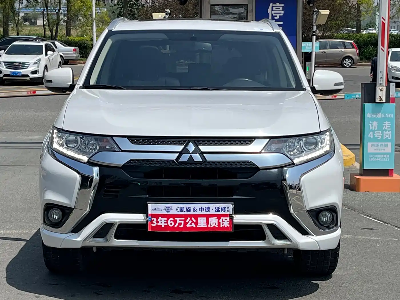Mitsubishi Outlander 2021 Facelift 2.0L 2WD Premium Edition 5-Seater фото 2