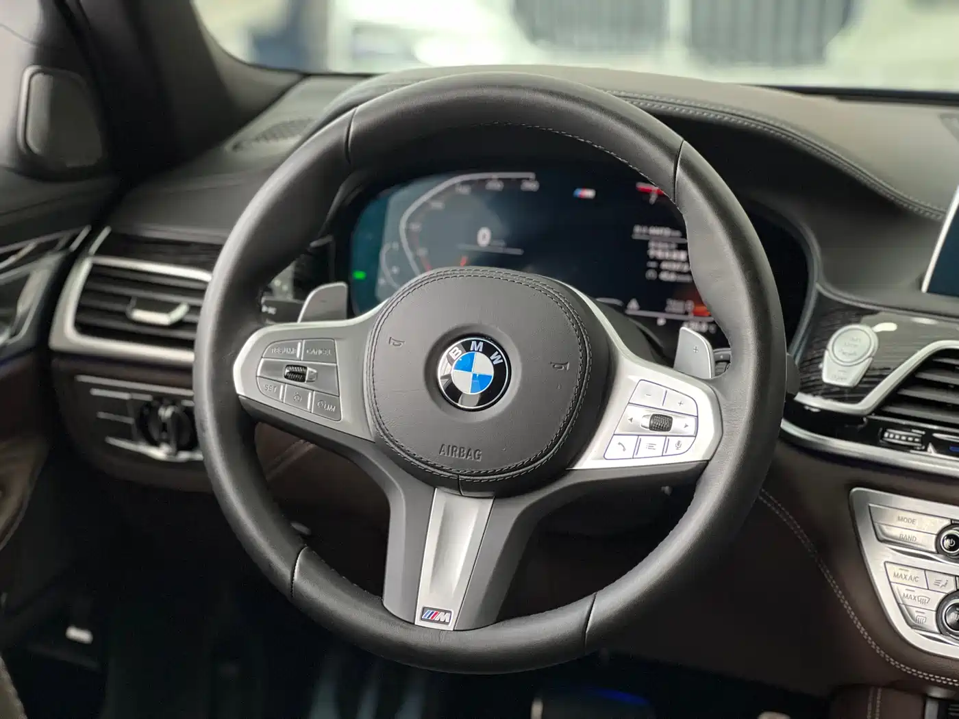 BMW 7 Series 2021 Model 740Li Leading M Sport Package фото 7