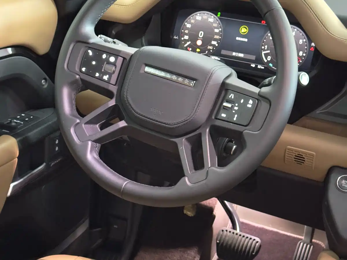 Photo 3 - Land Rover Defender