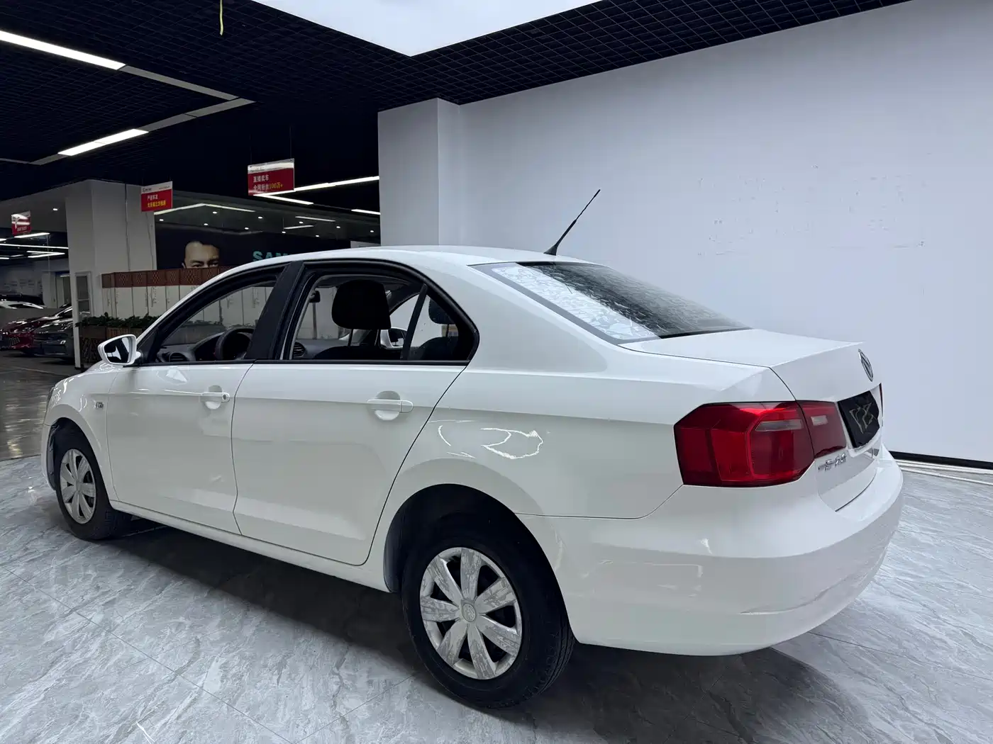Volkswagen Jetta 2015 1.6L Manual Trend фото 7