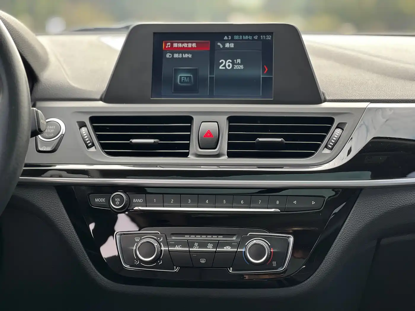 BMW 1 Series 2018 Facelift 118i Sport фото 16