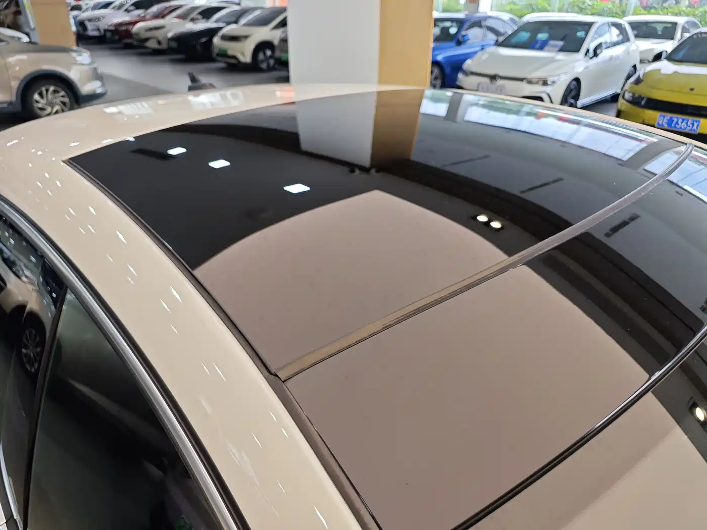 Volkswagen FAW-Volkswagen CC 2016 Model 1.8TSI Luxury фото 34