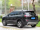 Photo 6 - Jeep Cherokee