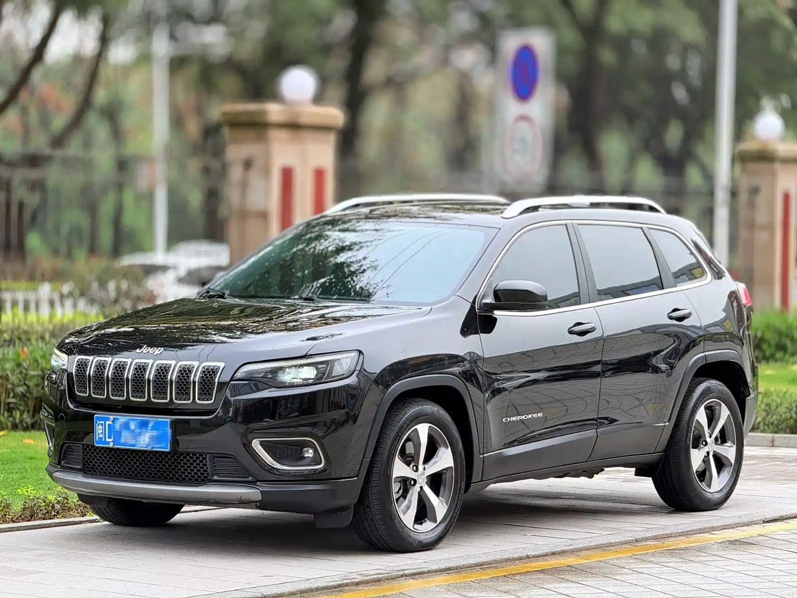 Photo 1 - Jeep Cherokee