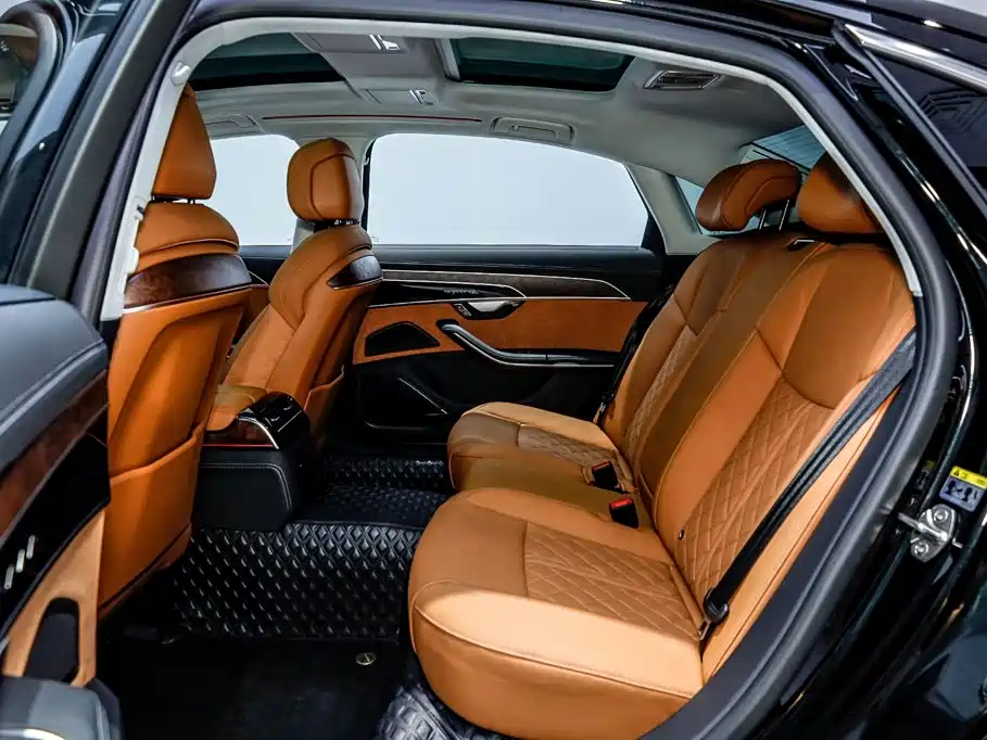 Фото 10 - Audi A8