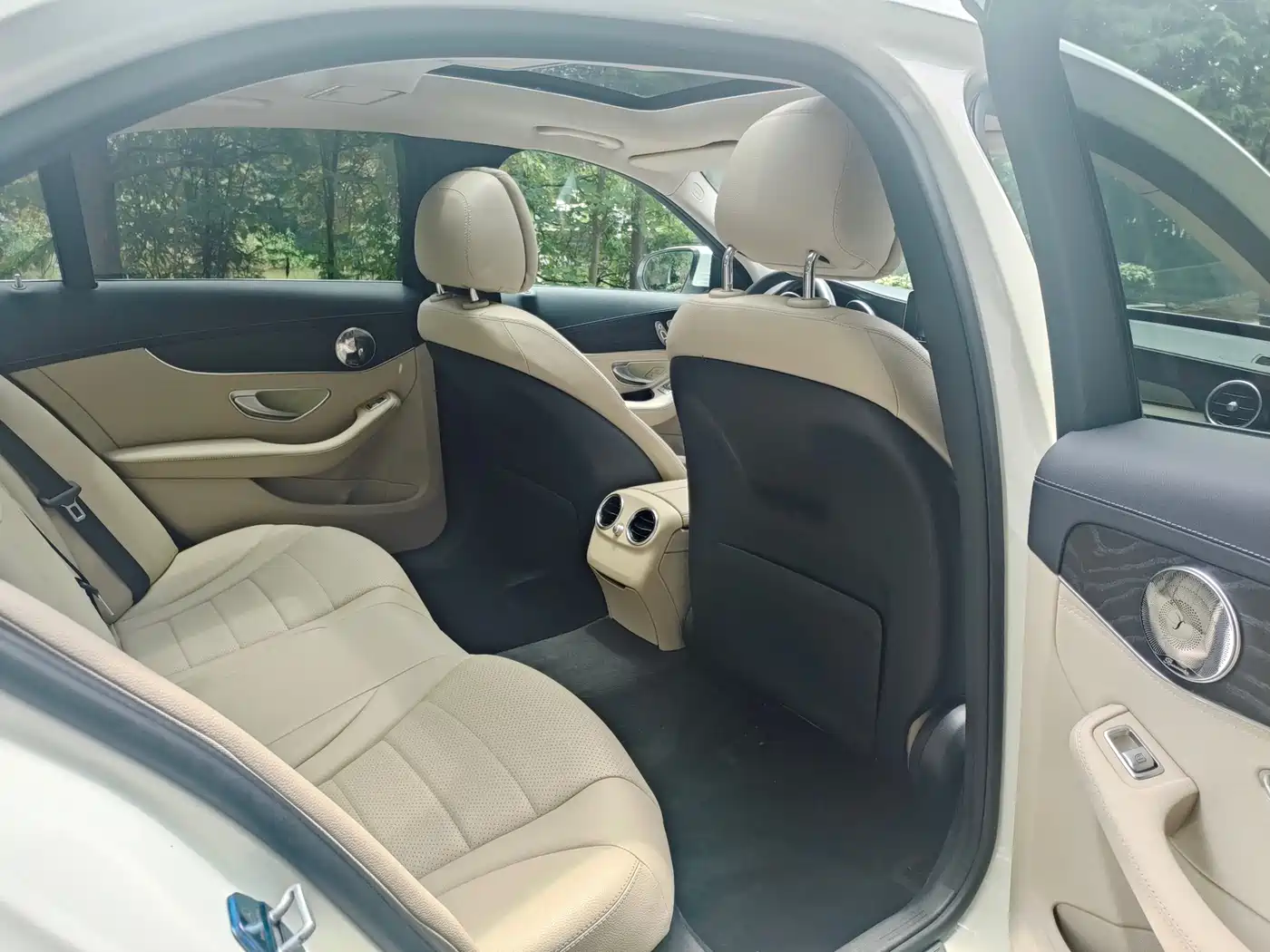 Mercedes-Benz C-Class 2015 Facelift C 200 L Sport фото 12