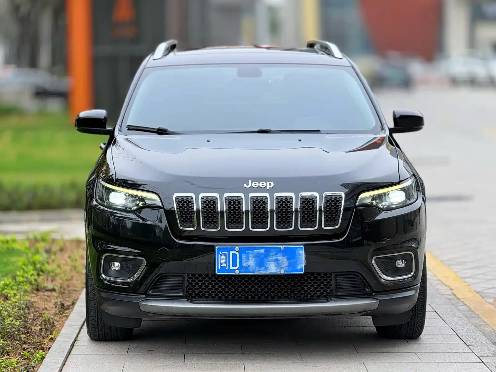 Photo 2 - Jeep Cherokee