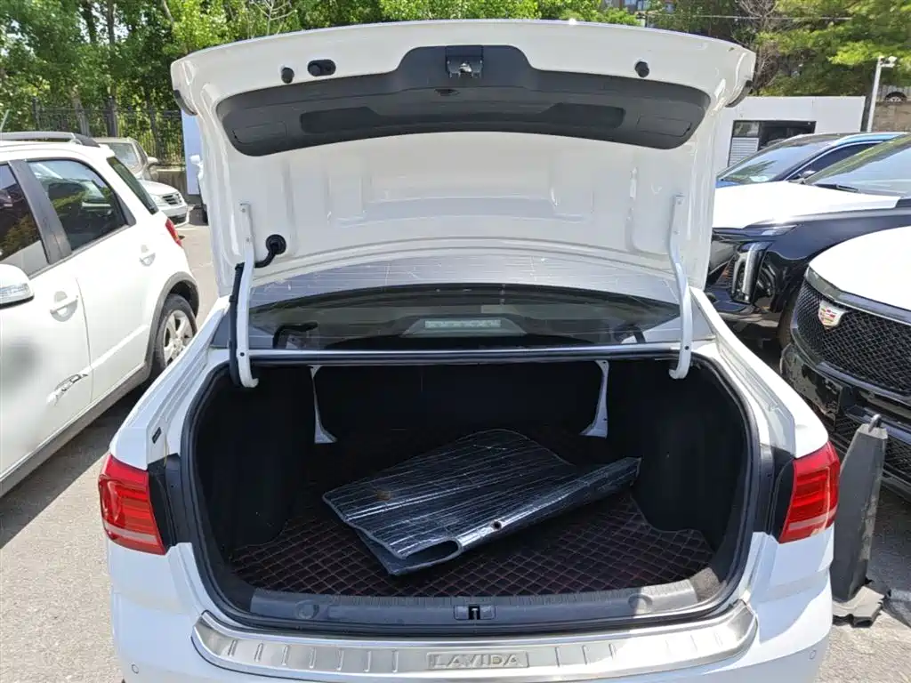 Volkswagen Lavida 2017 1.6L Automatic Comfort Edition фото 19