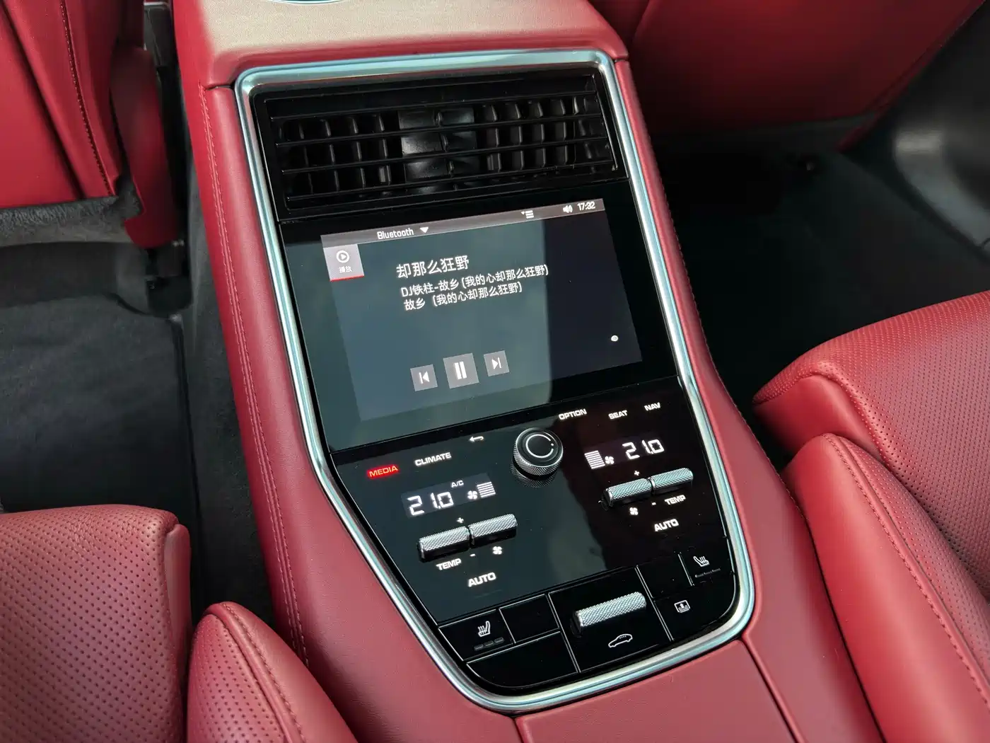 Фото 16 - Porsche Panamera