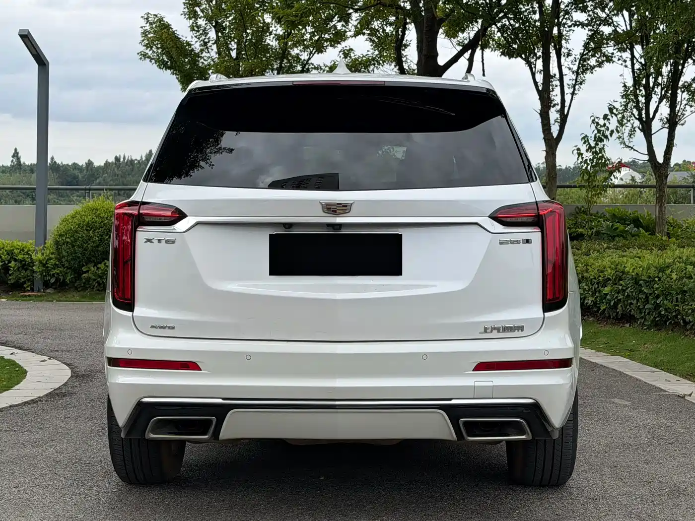 Photo 5 - Cadillac XT6
