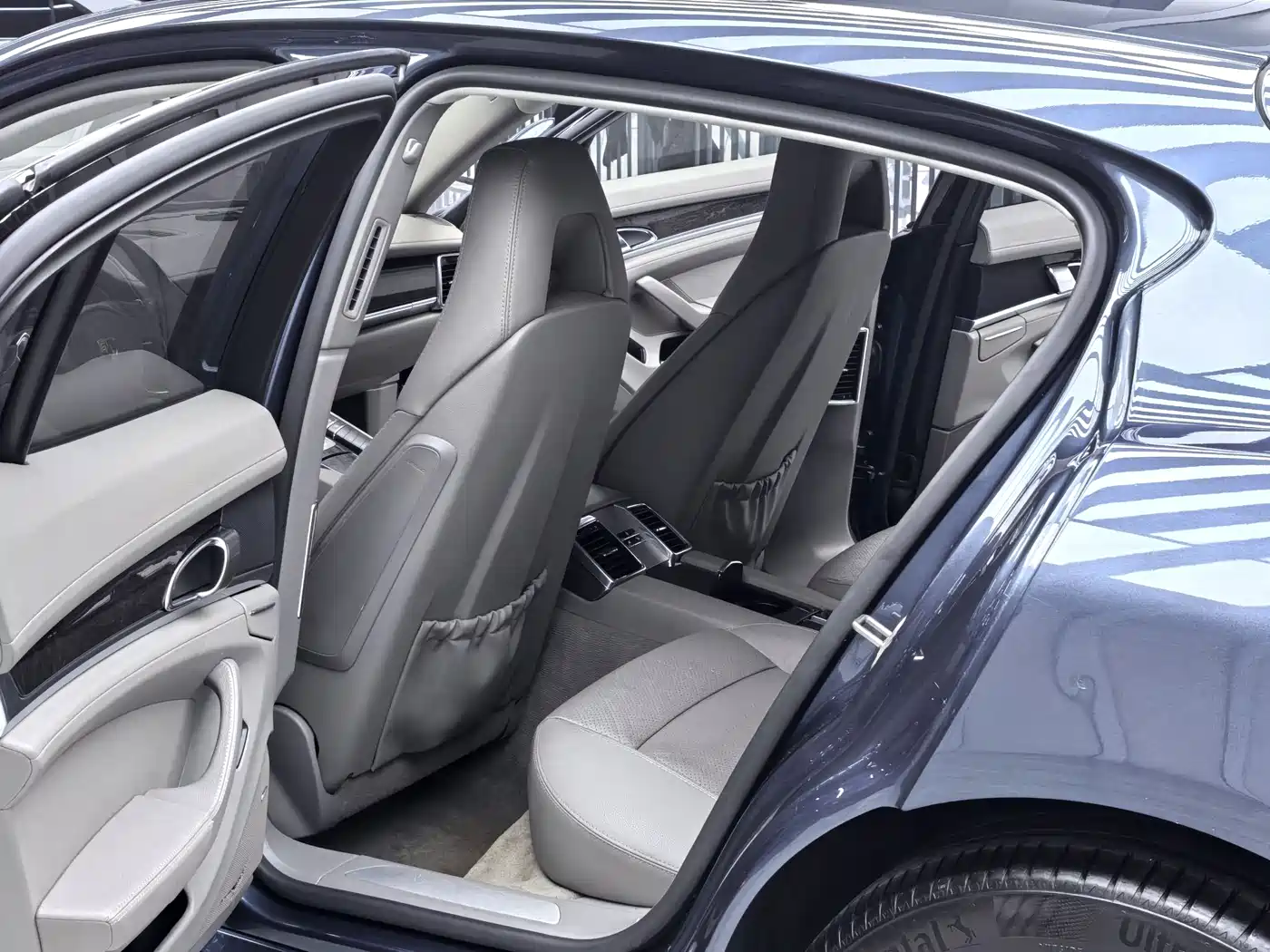 Porsche Panamera 2013 Panamera 4 Platinum Edition 3.6L фото 10