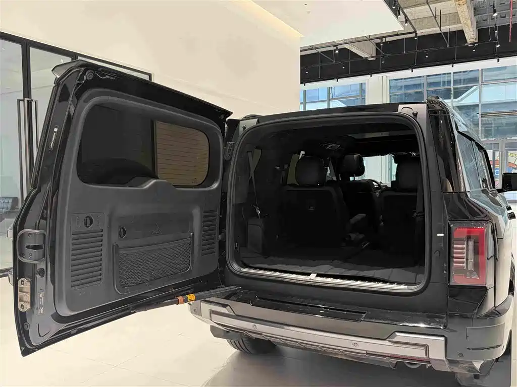 Fang Cheng Bao Leopard 8 2025 2025 Zhiyong Flagship 6-Seater