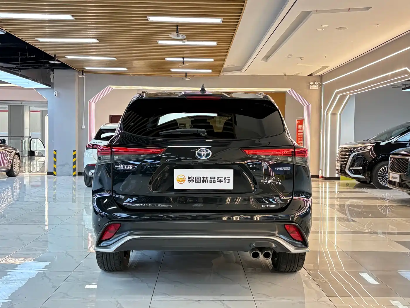 Toyota Crown Kluger 2023 2.5L HEV AWD Premium Edition фото 4
