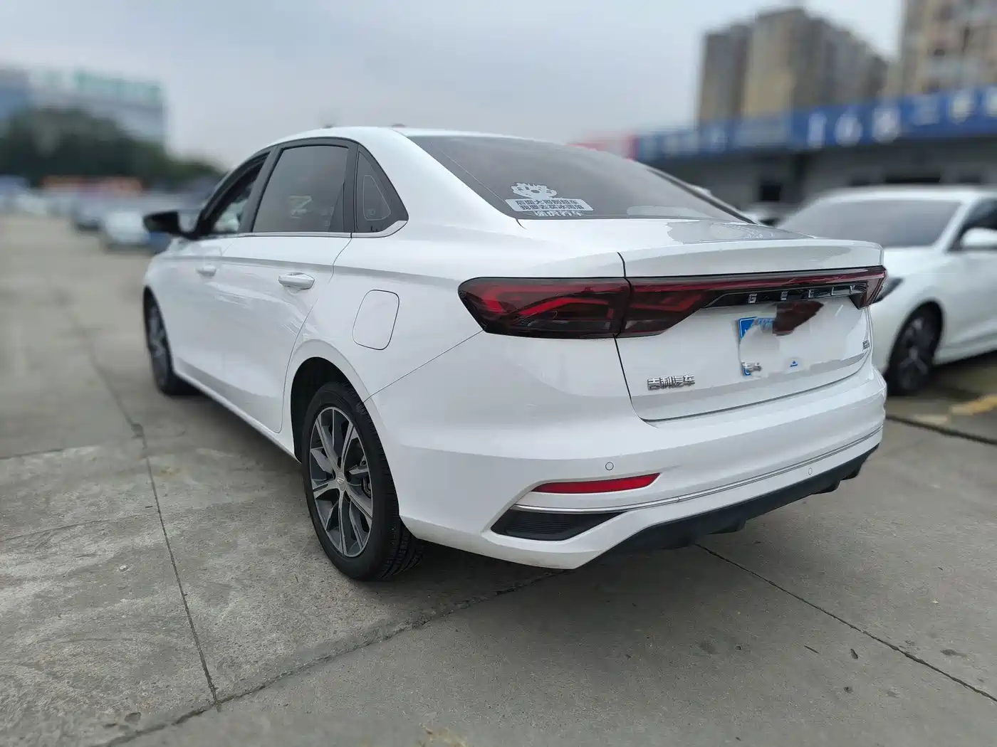 Фото 14 - Geely Emgrand