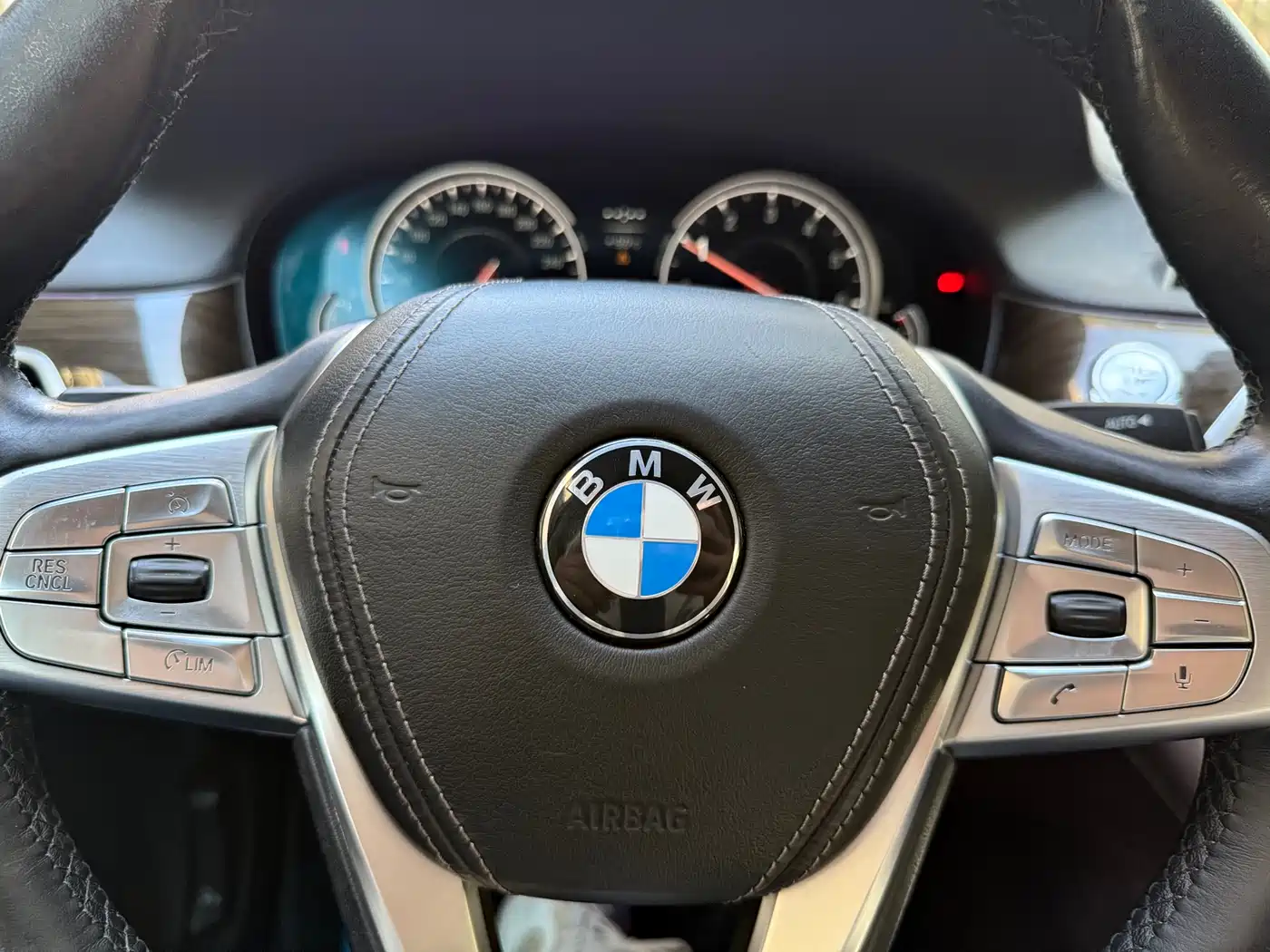 BMW 7 Series 2016 730Li Leading фото 12