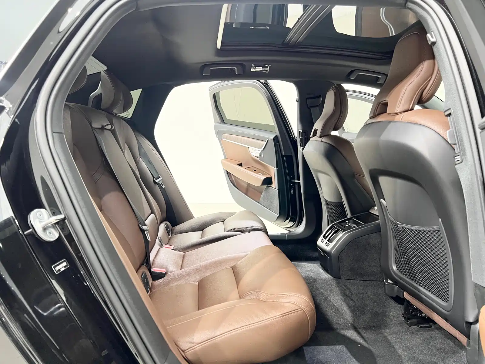 Фото 10 - Volvo S90