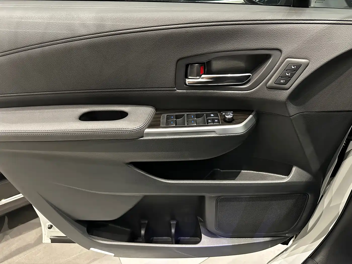 Toyota Granvia 2023 2022 Model Year 2.5L Hybrid Flagship Edition