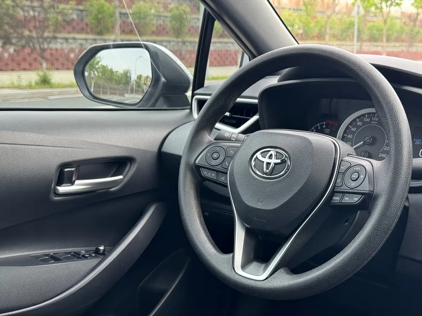 Toyota Levin 2023 185T CVT Luxury фото 11