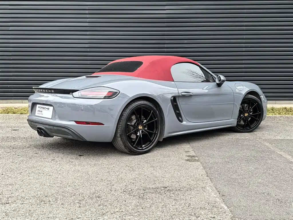 PORSCHE 718