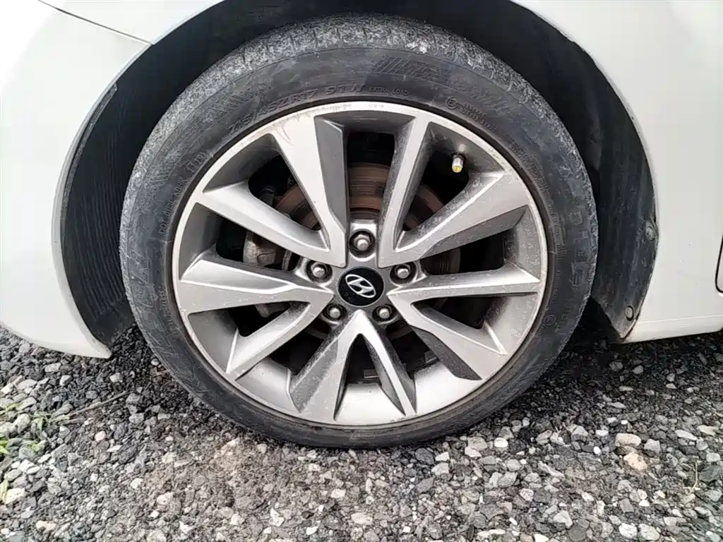 Hyundai Langdong 2015 1.6L Auto Premium фото 23