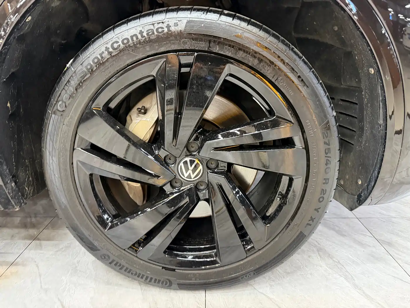Volkswagen Touareg 2021 3.0TSI Sharp Edition with Gloss Black Sports Package фото 24