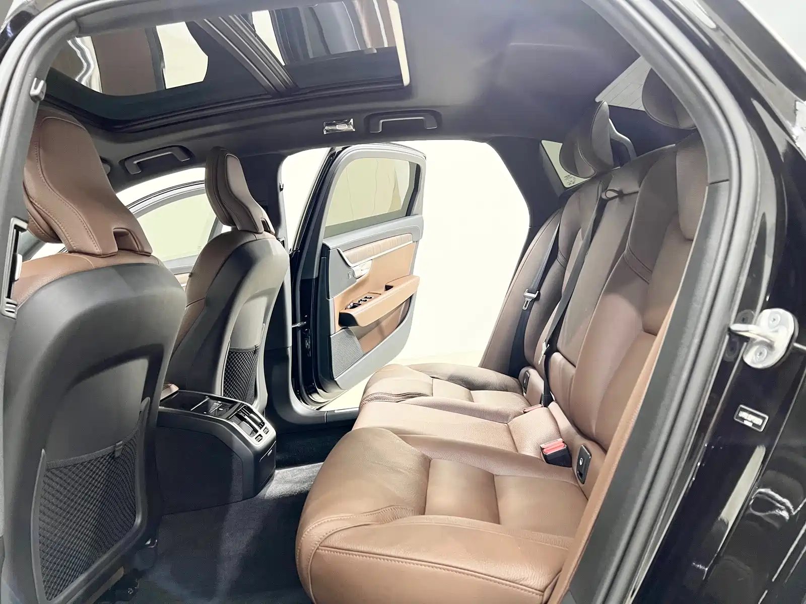 Фото 8 - Volvo S90