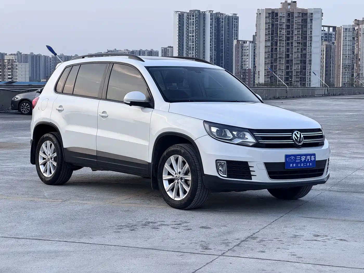 VOLKSWAGEN TIGUAN