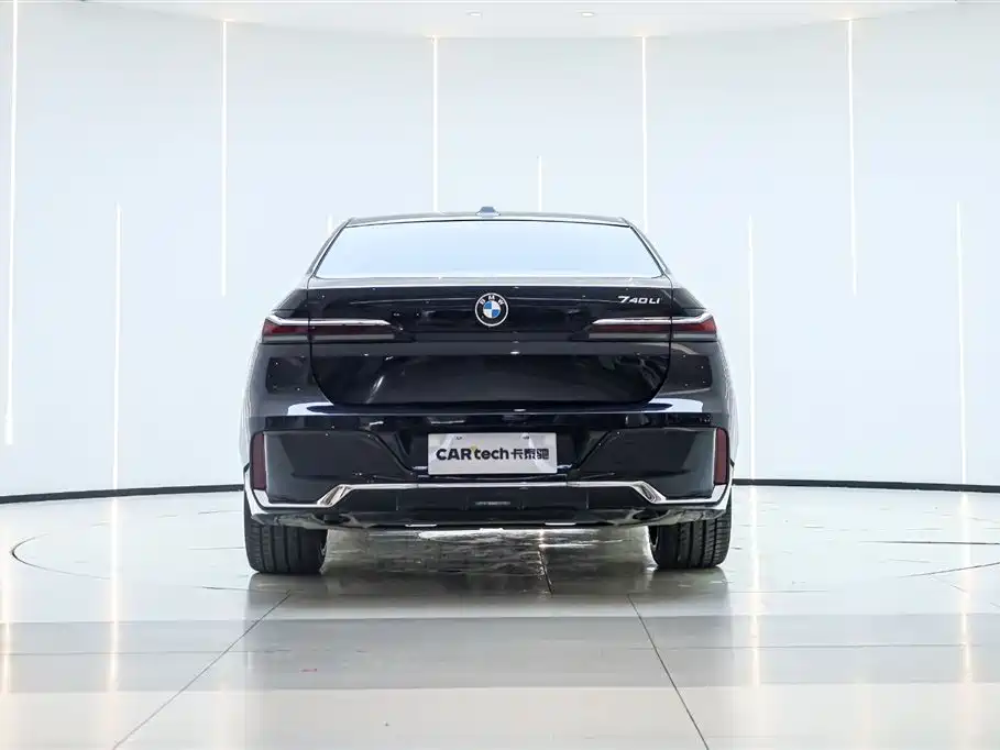 BMW 7 Series 2023 740Li Exclusive M Sport Package фото 6