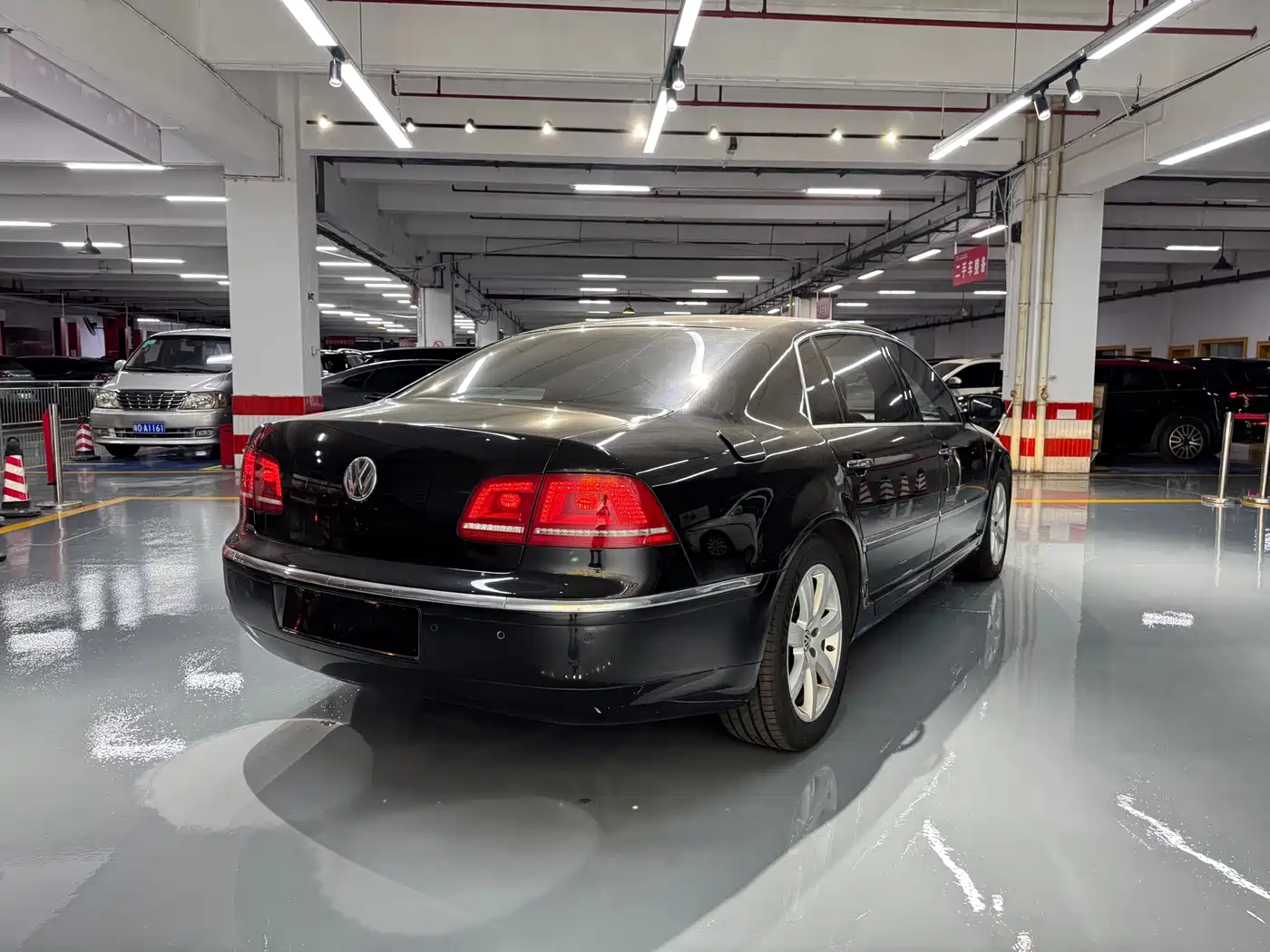 Volkswagen Phaeton 2011 2011 3.6L V6 5-Seater Extended Comfort